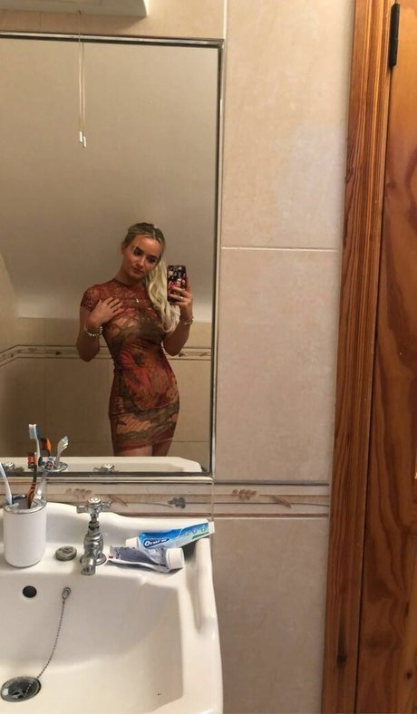 Aiobhin model nude pictures