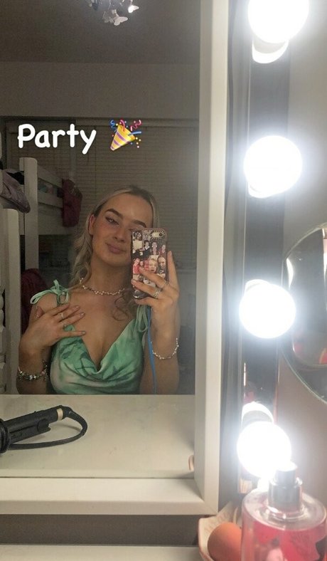 Aiobhin pornstar hd pics