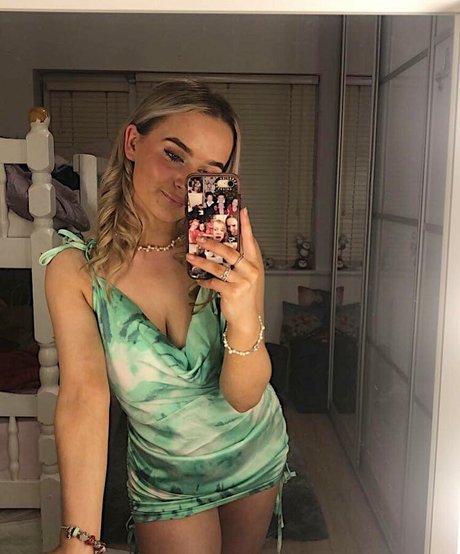 Aiobhin pornographic actress picture