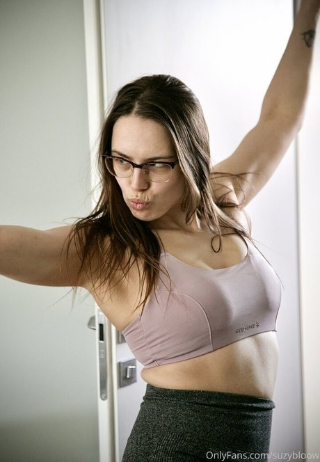 suzybloow model nudes pics