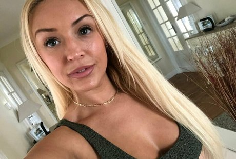 amberdeenxxx naked pornstar photos