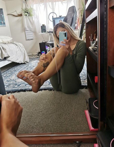 alicenz model nudes photo