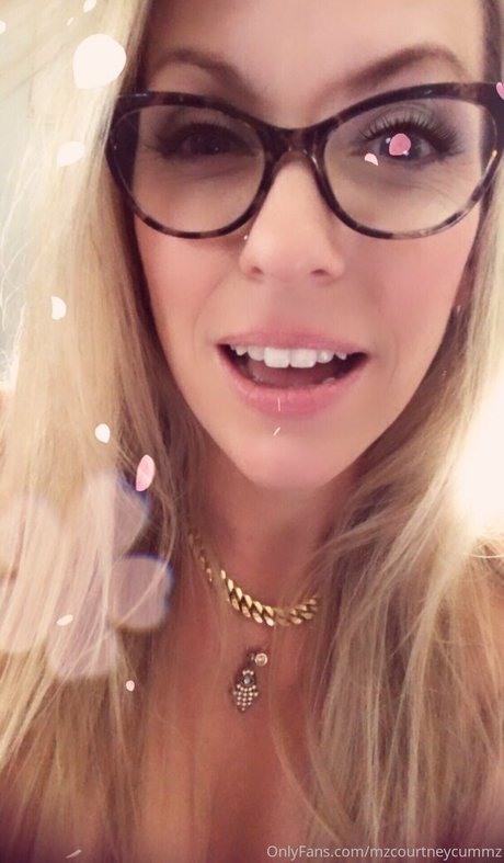 mzcourtneycummz star best photo