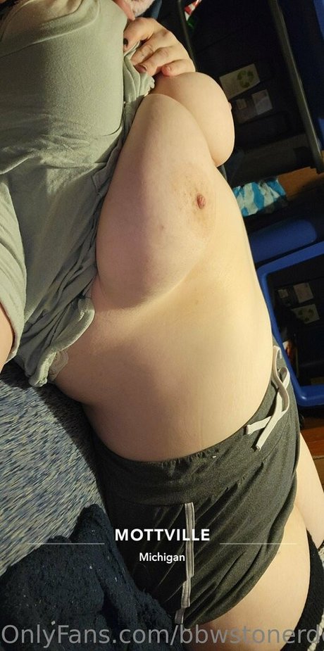 bbwstonerdoll free model pic