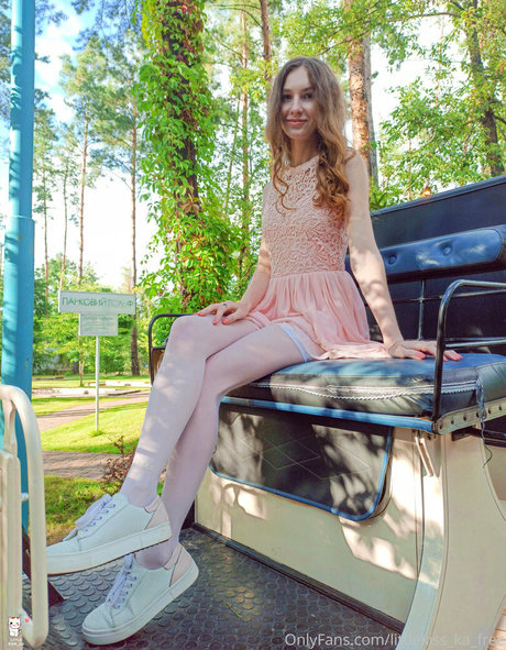 littlekiss ka feet art actress picture