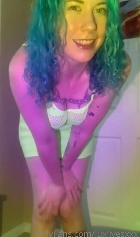 luxlivesxxx model pornographic picture