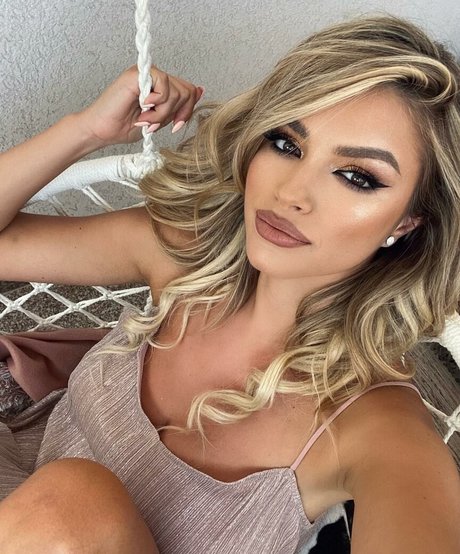 Andreea Ungur pornstar nudes images