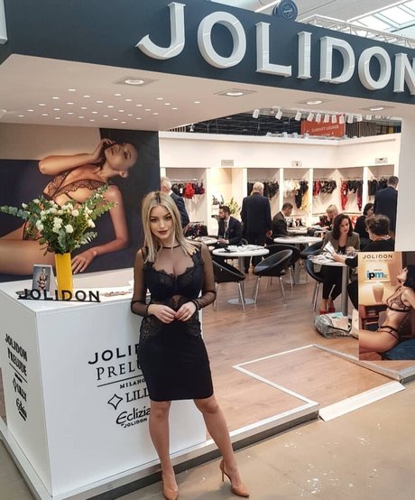 blonde hot wife onlyfans sexy nudes picture