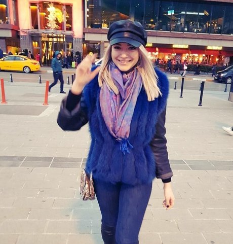 Andreea Ungur actress gallery