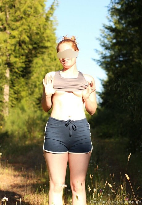 momsdoor top actress photo