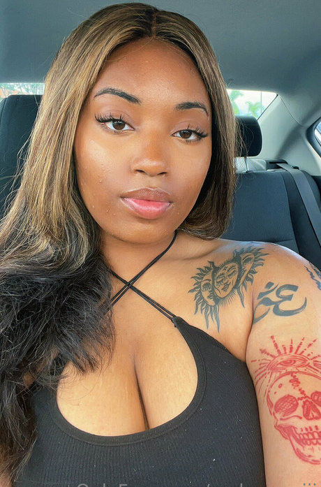 melamamiii porn star photo