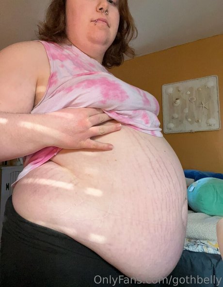 gothbelly model top pictures