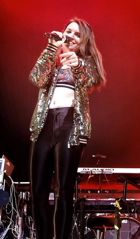 Emma Blackery free pornstar pics