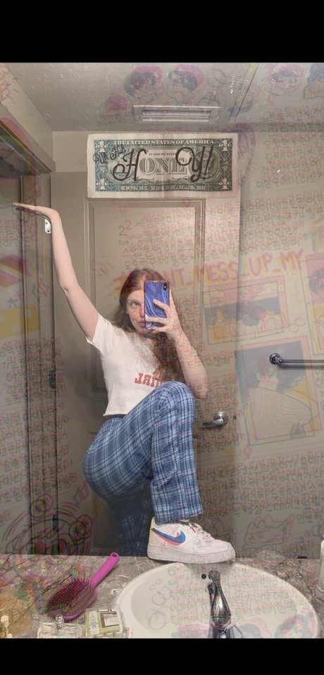 sexyredinbedfree pornographic star pic