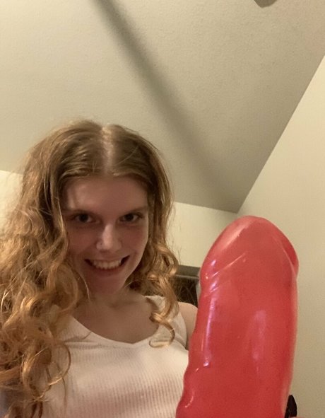 sexyredinbedfree model pic