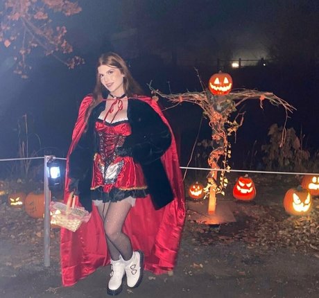 sexyredinbedfree erotic actress picture