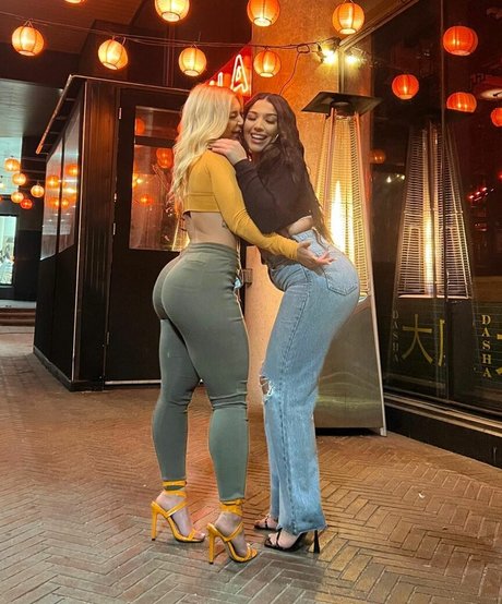 Lauren M model naked image