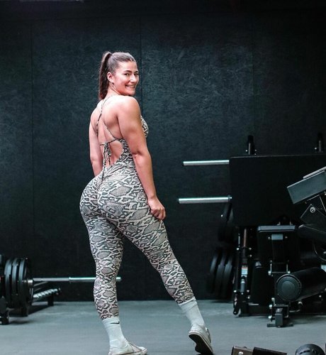 Leonie K art star image