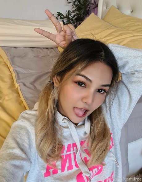 demifree hot star images