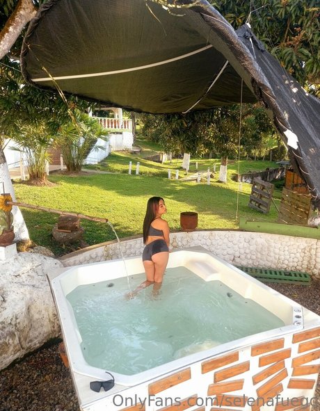 selenafuego model high quality img