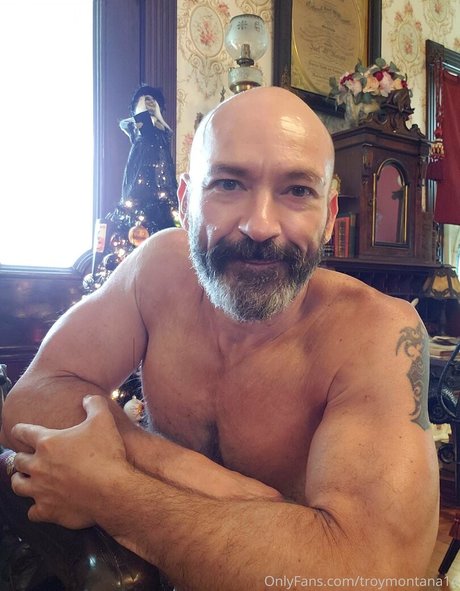 troymontana14 model xxx photo