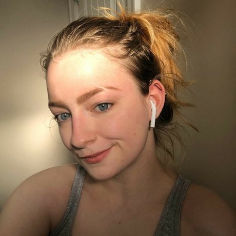 SuopOnTwitch nude model gallery