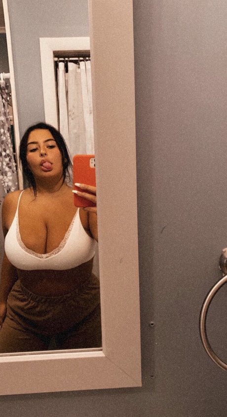 Jaley S model picture