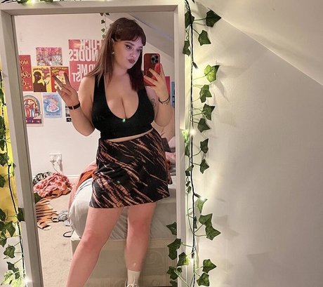 Charlotte A model hd pic