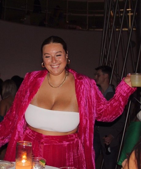 Erin Moore nice pornstar pictures