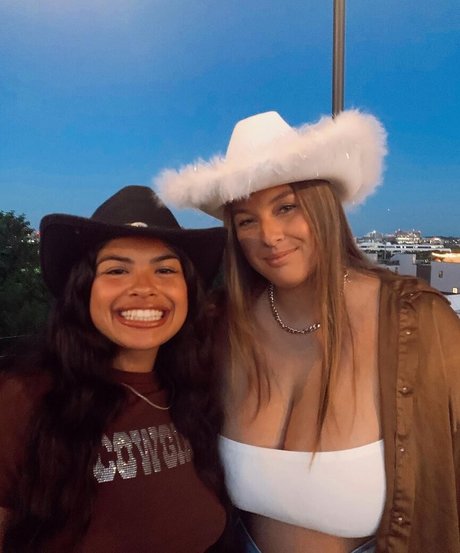 Erin Moore exclusive star images