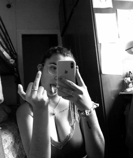 Anna Romero star art img