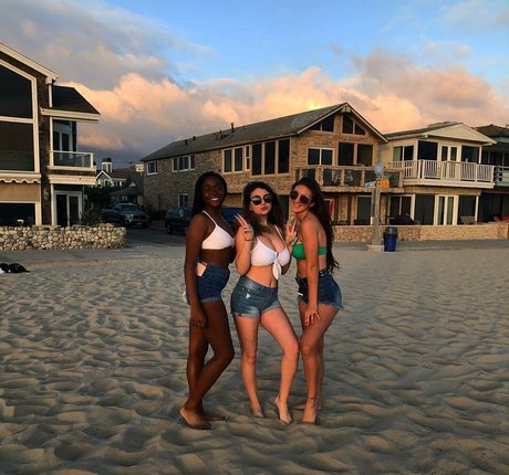 Samantha S pornographic model image