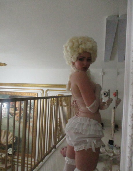 renatarifree pornographic model img