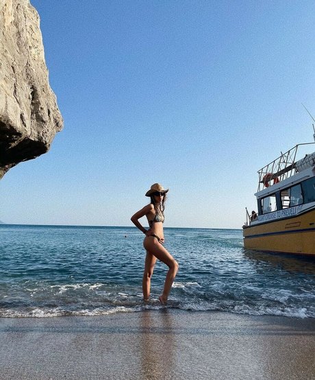 Poqssi pornstar nude picture