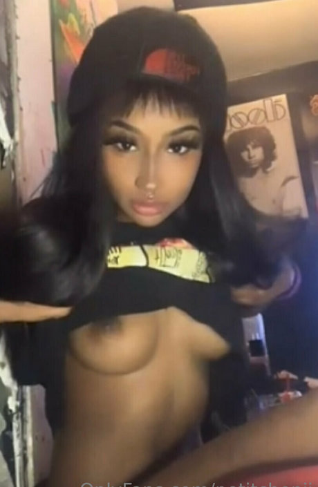 petitchepii erotic actress gallery