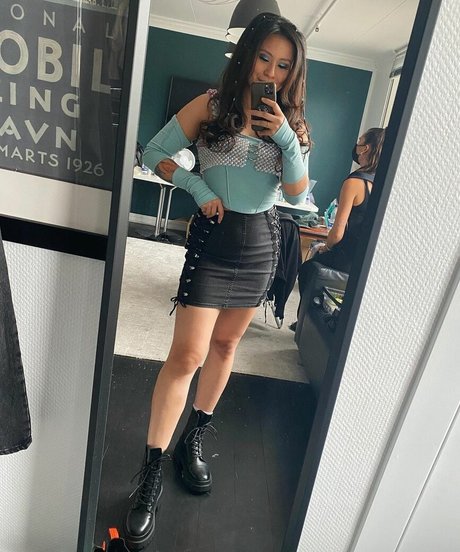 Yinsu Collins pretty pornstar image