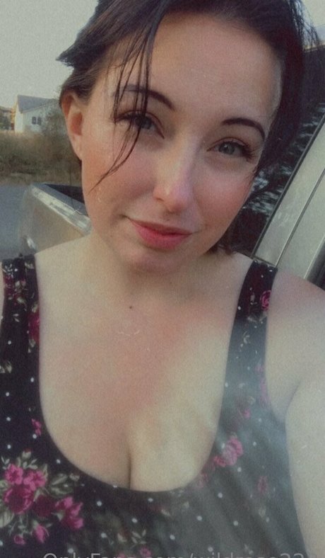 wildrose223 model naked image