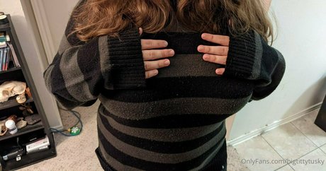 bigtittytusky hot pornstar photos