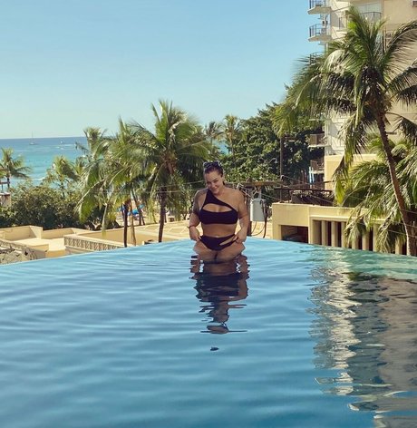 thecurvyqueen01 nudes model img