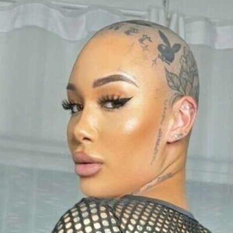 fitmamii nude model pic