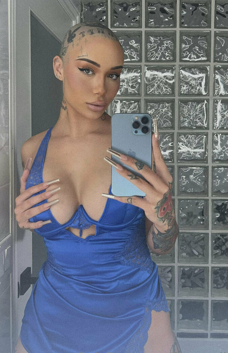 fitmamii adult model image