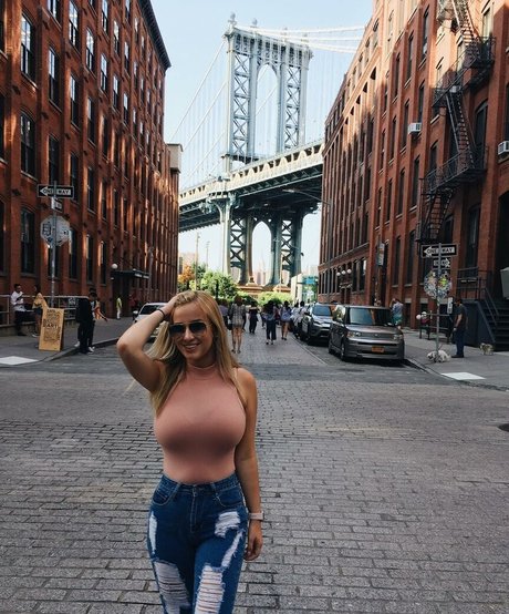 Taylor Z nude star pics