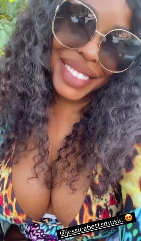 Niecy Nash model free images