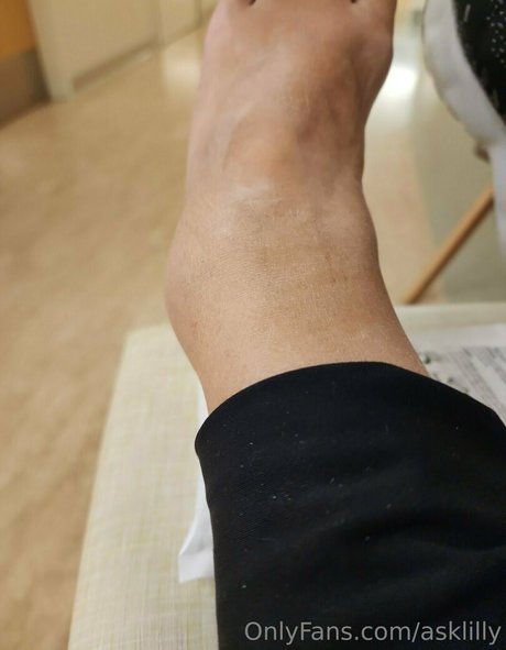 asklilly model nude pic