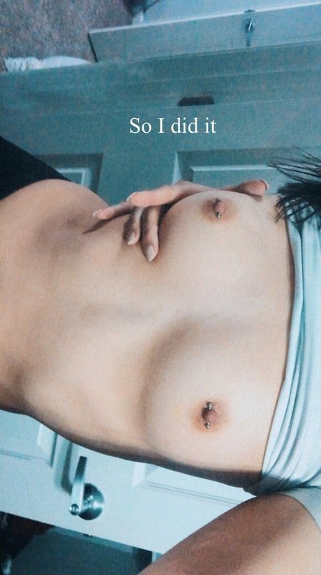 jestersmiles hot model pic