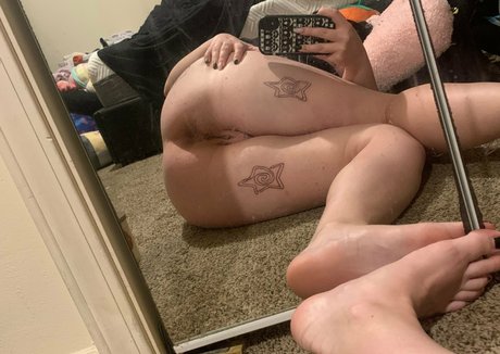 Lizzdoll model exclusive image