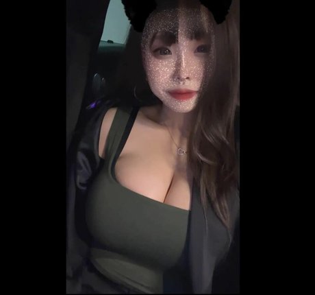 woshieggie nude model photo