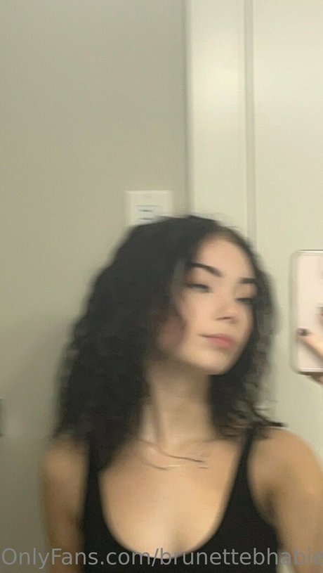 Brunettebhabie pretty model image