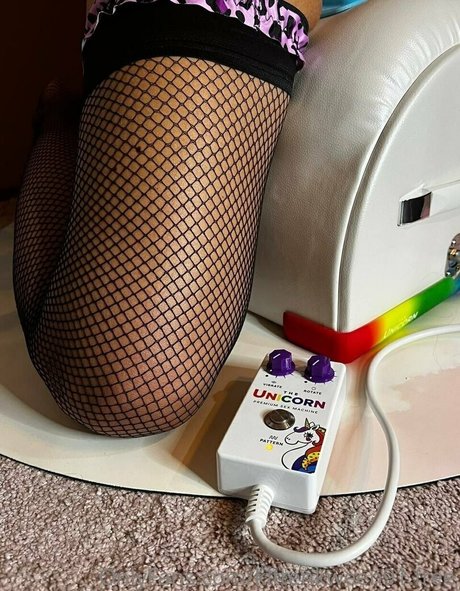 kittenkween91 free beautiful model picture