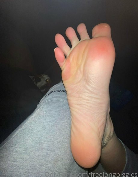 freelongpiggies model xxx photos